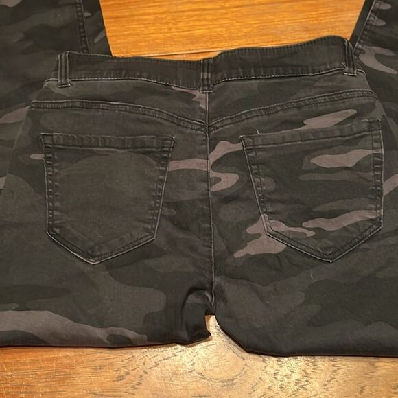Democracy Camouflage Absolution Jeans - Picture 4 of 11